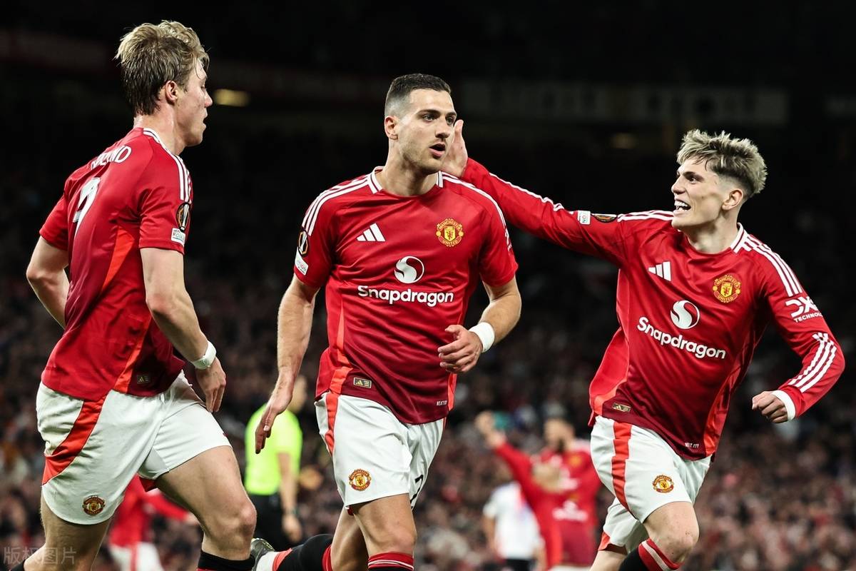 曼联5-4里昂！重要的不是晋级欧联杯四强，而是球迷赛后的表态